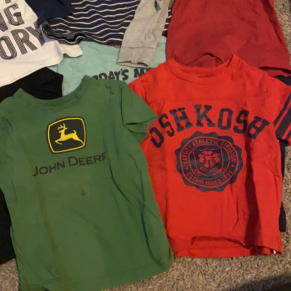Size 2T shirts - Picture 2 of 4